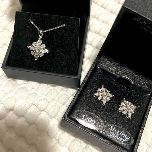 NIB- Matching Diamond Necklace & Studs Set